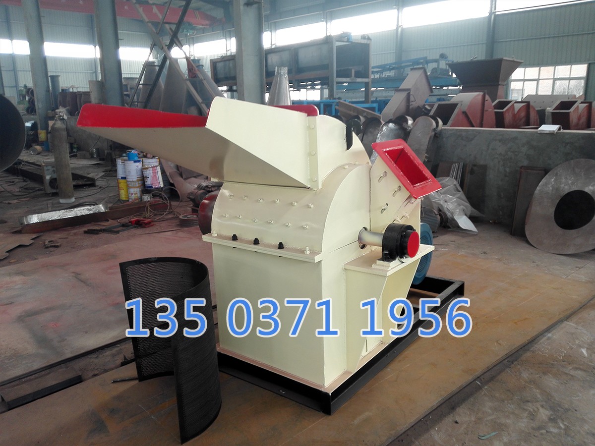 PTO驅(qū)動多功能碎木機(jī)