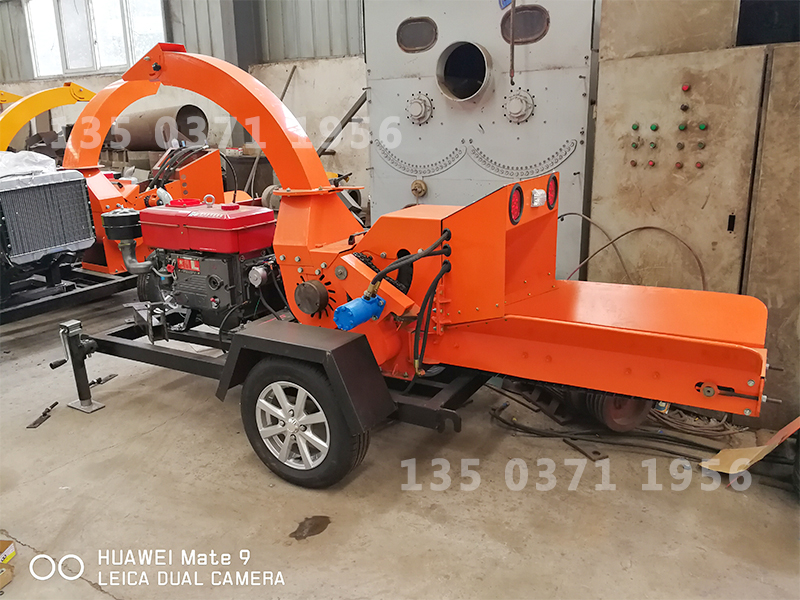 牽引式樹枝粉碎機(jī)