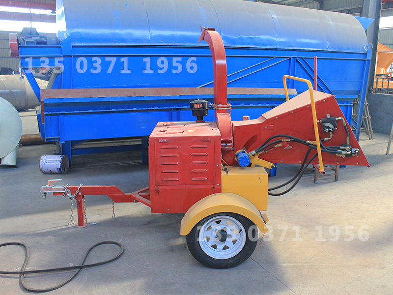 自走樹(shù)枝粉碎機(jī)